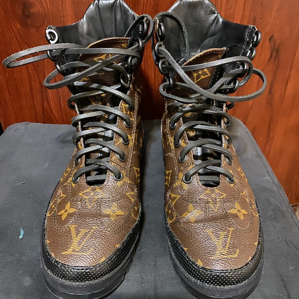 LV COMBAT SHOES